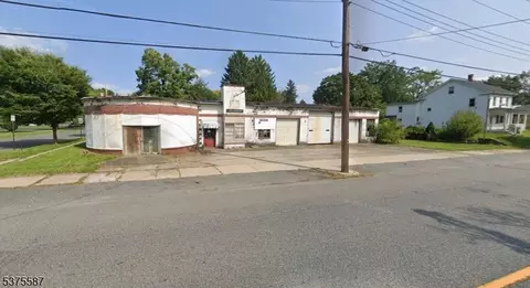 400 Greenwich St, Belvidere Twp, NJ 07823