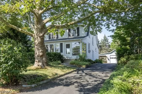 12 Valley View Ave, Gladstone, NJ 07934