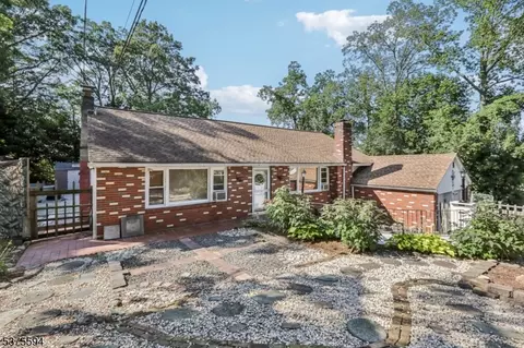 69 Mountainview Ave, Mount Arlington, NJ 07856