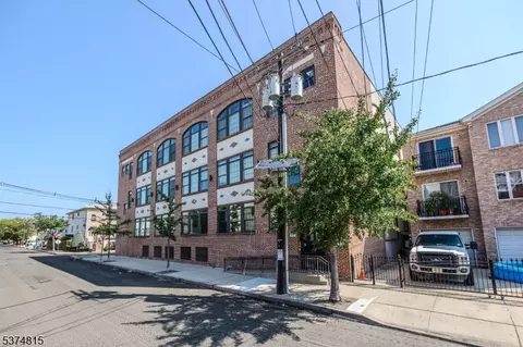 88 Saint Francis St #3B, Newark, NJ 07105