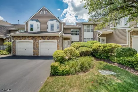 34 Stonehedge Rd, Millington, NJ 07946