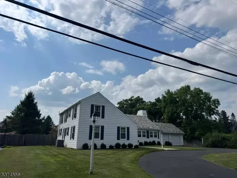 11 Mac Spar Dr, Randolph, NJ 07869