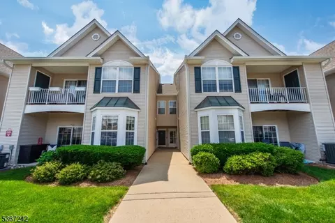 372 Cambridge Dr #372, Butler, NJ 07405