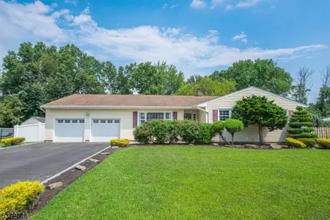 87 Glenroy Rd E, Fairfield, NJ 07004