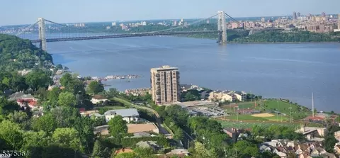 200 Winston Drive-c2907 #2907, Cliffside Park, NJ 07010