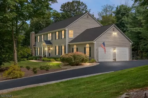 59 Hidden Glen Dr, Sparta, NJ 07871