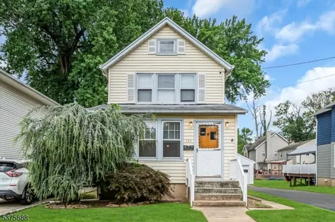 210 3 Rd St, Green Brook, NJ 08812