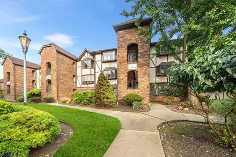 70 Hawthorne Ave, Park Ridge, NJ 07656