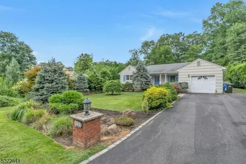 136 Maple Ave, Berkeley Heights, NJ 07922