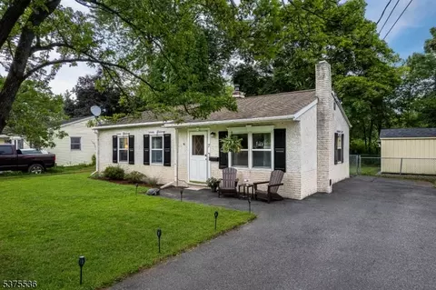 7 Presidential Dr, Washington, NJ 07882