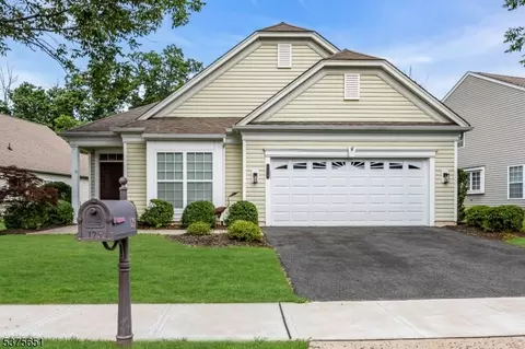 125 Stone Manor Dr, Somerset, NJ 08873