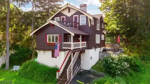23 E Shore Trl, Sparta, NJ 07871