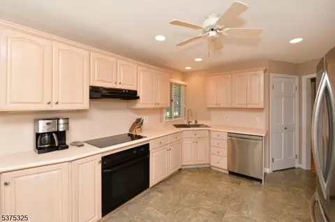 122 Balsam Rd, Wayne, NJ 07470 photo 4