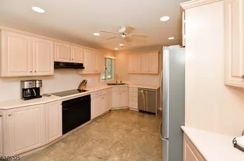 122 Balsam Rd, Wayne, NJ 07470 photo 10