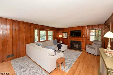 122 Balsam Rd, Wayne, NJ 07470 photo 2