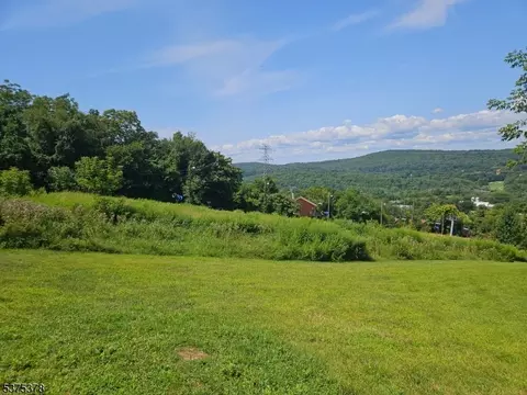 1 Davos Dr #1, Vernon, NJ 07462