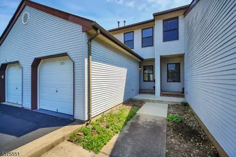 215 Spruce Ct, Flemington, NJ 08822