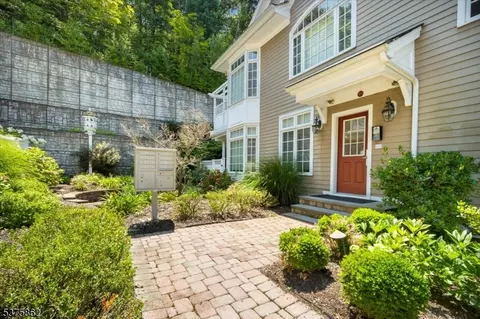60 Chestnut St #2, Morristown, NJ 07960