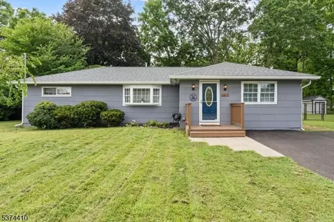 117 Carol Dr, Hackettstown, NJ 07840