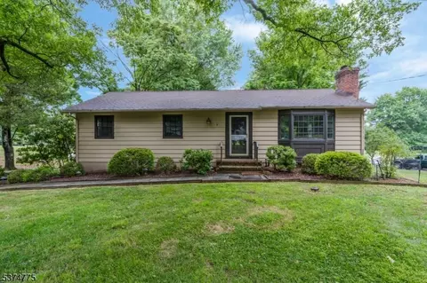 4 Windy Hill Rd, Annandale, NJ 08801