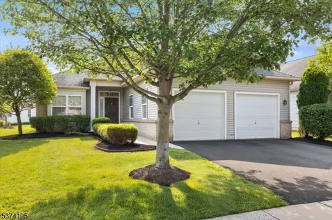 20 Daulton Dr, Somerset, NJ 08873