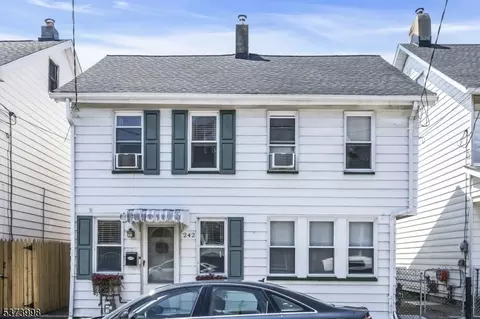 242 Chambers St, Phillipsburg, NJ 08865