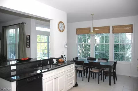 252 Levinberg Ln, Wayne, NJ 07470 photo 5