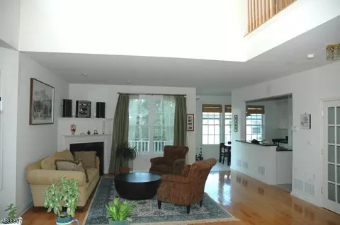 252 Levinberg Ln, Wayne, NJ 07470 photo 3