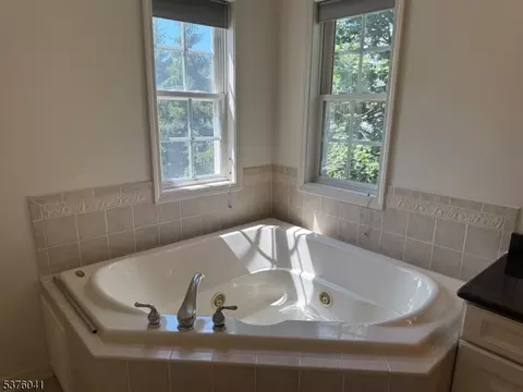 252 Levinberg Ln, Wayne, NJ 07470 photo 32