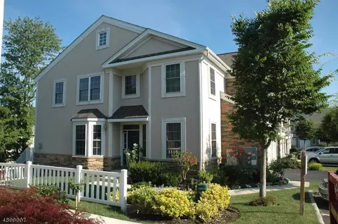 252 Levinberg Ln, Wayne, NJ 07470