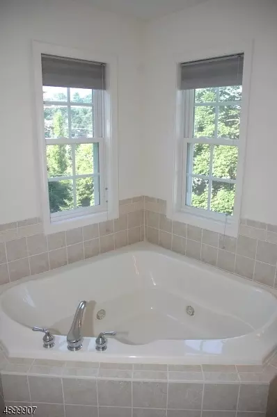 252 Levinberg Ln, Wayne, NJ 07470 photo 19