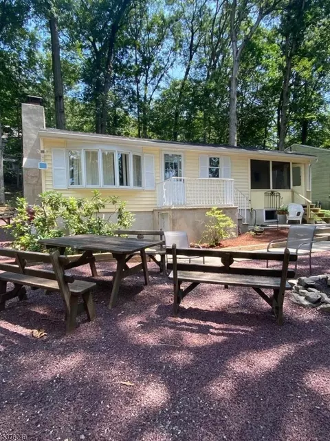 67 N Shore Dr, Wantage, NJ 07461