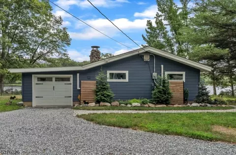 939 Plymouth Lake Dr, Newton, NJ 07860