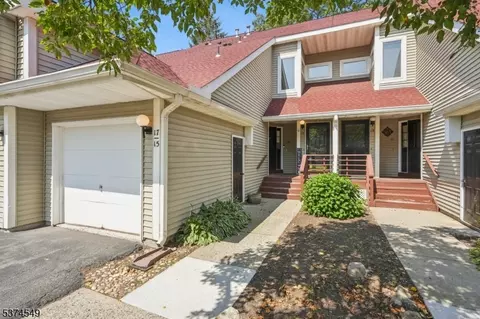 17 Pine Hollow Ct, Oak Ridge, NJ 07438