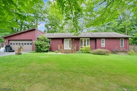 6 Dunham Rd, Hewitt, NJ 07421