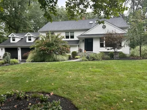 17 Rumson Rd, Livingston, NJ 07039