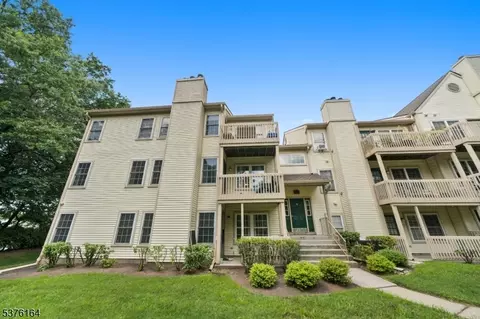 11 Evergreen Dr, Clifton, NJ 07014