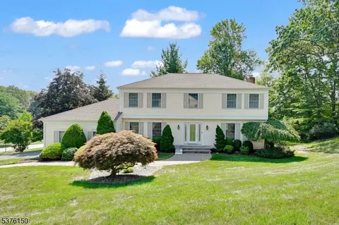 105 Poplar Dr, Cedar Knolls, NJ 07927