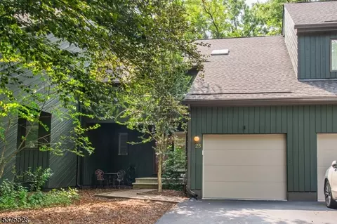 25 Windmill Dr, Morristown, NJ 07960