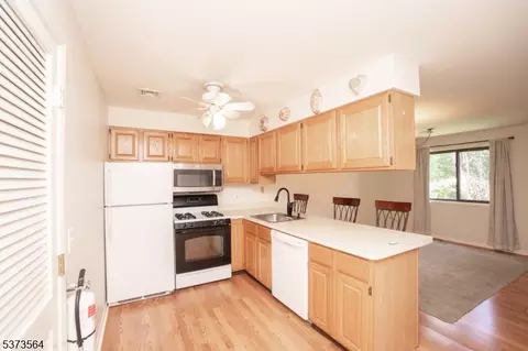 1 Port Royal Dr UNIT 5, Vernon, NJ 07462