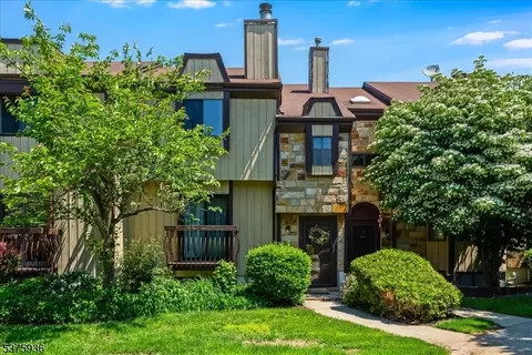 92 Nottingham Sq, Hackettstown, NJ 07840