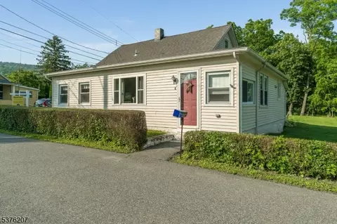 6 Franklin St, Franklin Twp, NJ 07882