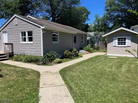 6 Polk Ct, Hewitt, NJ 07421