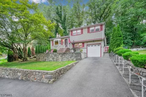95 Knolls Rd, Bloomingdale, NJ 07403