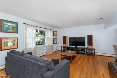 84 Baldwin Ter, Wayne, NJ 07470 photo 5