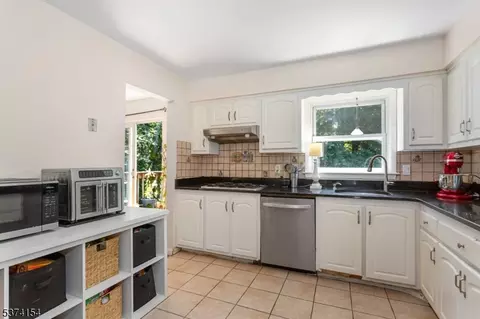 84 Baldwin Ter, Wayne, NJ 07470 photo 11