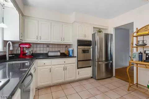84 Baldwin Ter, Wayne, NJ 07470 photo 12