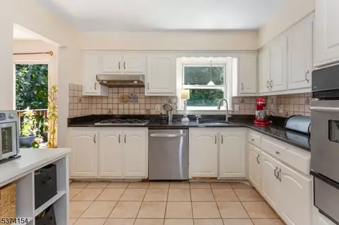 84 Baldwin Ter, Wayne, NJ 07470 photo 9