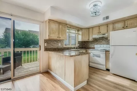 226 Cherokee Rd, Lafayette, NJ 07848