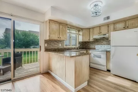 226 Cherokee Rd, Lafayette, NJ 07848